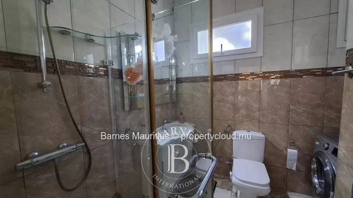 FLIC EN FLAC - Family Home in Two Parts - 7 Bedrooms