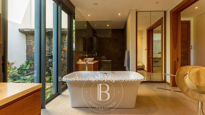 ANAHITA RESORT - Contemporary Villa with Golf