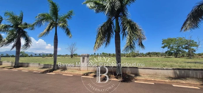 ROYAL PARK ESTATE – Prime Residential Plot for Sale – 1,733 m²
