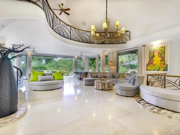 8 Bedroom Villa