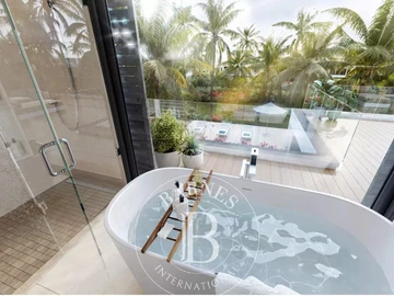 6 Bedroom Villa