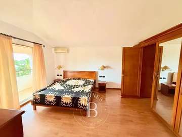 5 Bedroom Villa