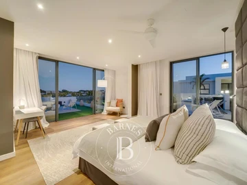5 Bedroom Villa