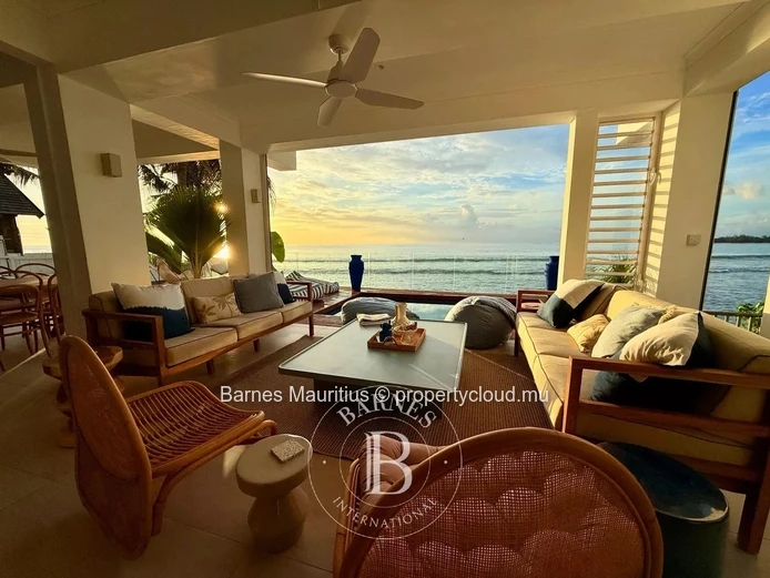 TAMARIN - Beachfront House - 3 Bedrooms