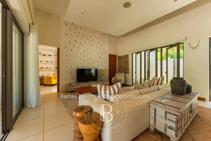 ANAHITA GOLF RESORT - Luxury 5-Bedroom Villa with Golf Course Views