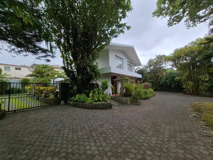 CUREPIPE – Family home to renovate – 4 bedrooms