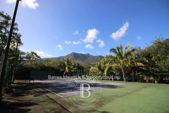RIVIÈRE NOIRE - House with a tennis court - 4 bedrooms