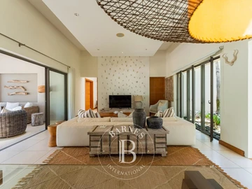 5 Bedroom Villa