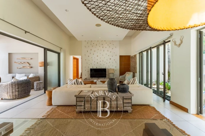 ANAHITA GOLF RESORT - Luxury 5-Bedroom Villa with Golf Course Views
