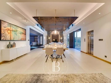 5 Bedroom Villa