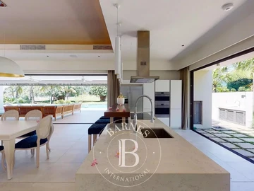 5 Bedroom Villa