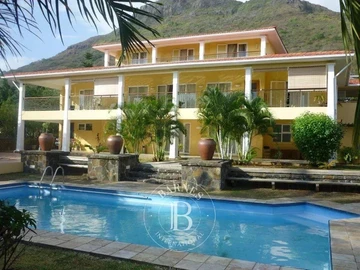 5 Bedroom Villa
