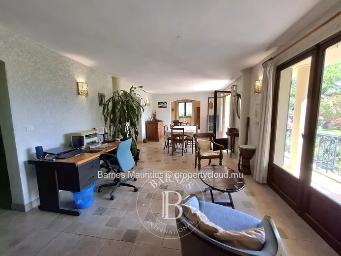 FLOREAL - Maison spacieuse et polyvalente - 440m²