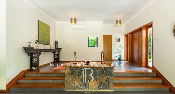 BLACK RIVER – Architect-Designed Villa – 4 Bedrooms