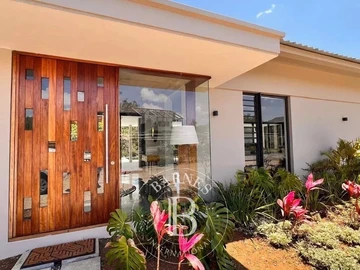 6 Bedroom Villa