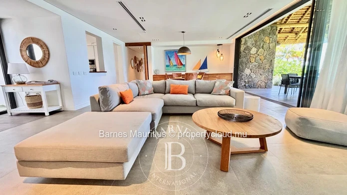 BLACK RIVER – Seafront Villa – 3 Bedrooms