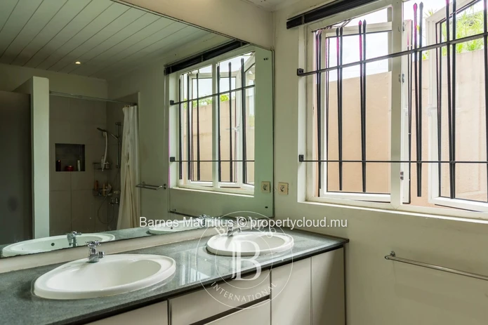 MOKA - Large Family House with Pool for Sale - 6 Bedrooms
