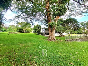 10 Bedroom House