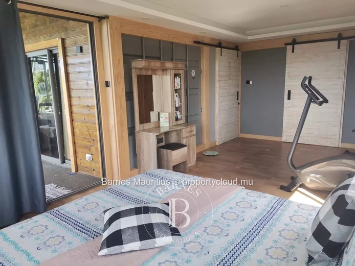DEUX BRAS - Land area with 3 Chalets - 17000 m2