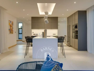5 Bedroom Villa