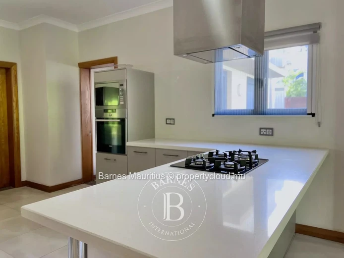 RIVIERE NOIRE - 2 Villas with mountain view - 6 bedrooms