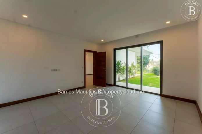 POINTE AUX CANONNIERS - Ground Floor Apartment - 3 Bedrooms