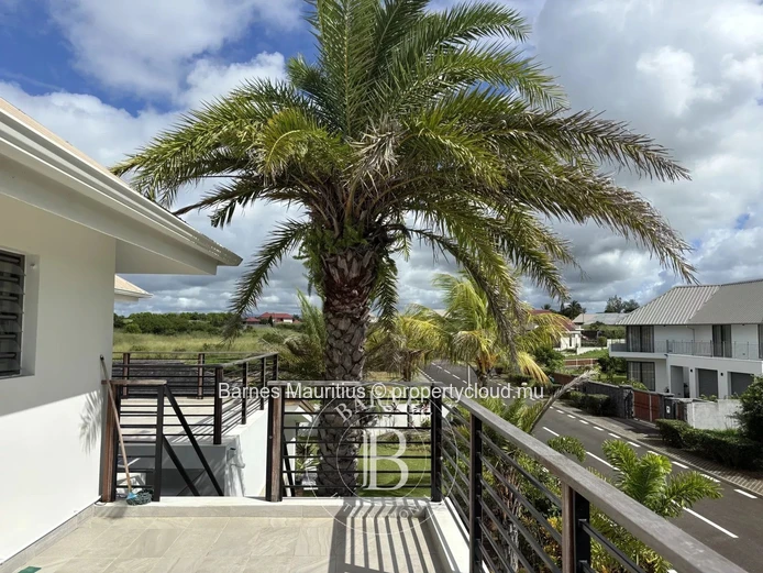 BEAU VALLON – Contemporary home with independent apartment – 5 bedrooms