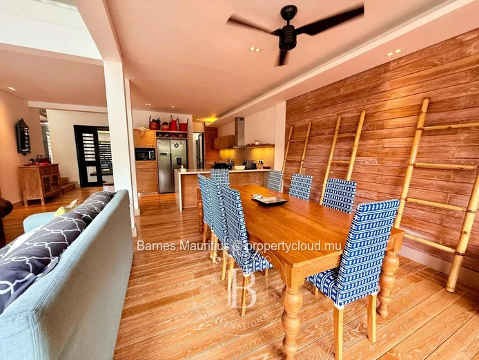RIVIÈRE NOIRE – Marina duplex with private mooring – 3 bedrooms