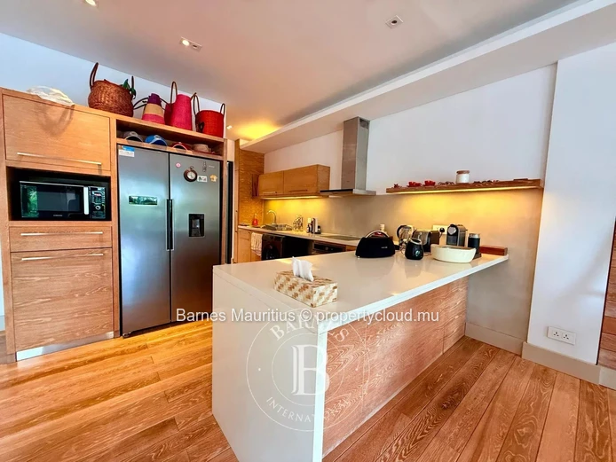 RIVIÈRE NOIRE – Marina duplex with private mooring – 3 bedrooms
