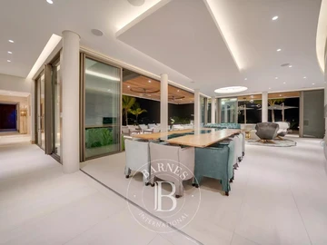 5 Bedroom Villa