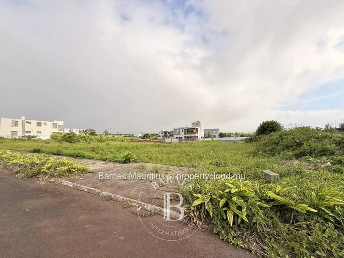 HIGHLANDS – Beautiful Plot of Land for Sale – 627 m² (165 Toises)