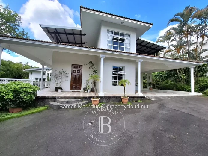 FLORÉAL – Spacious family home with indoor pool – 6 bedrooms