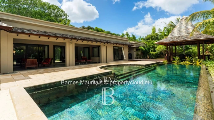 BLACK RIVER – Architect-Designed Villa – 4 Bedrooms
