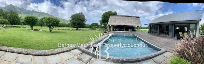 PETITE RIVIÈRE NOIRE – Single-storey villa nestled in nature – 4 bedrooms