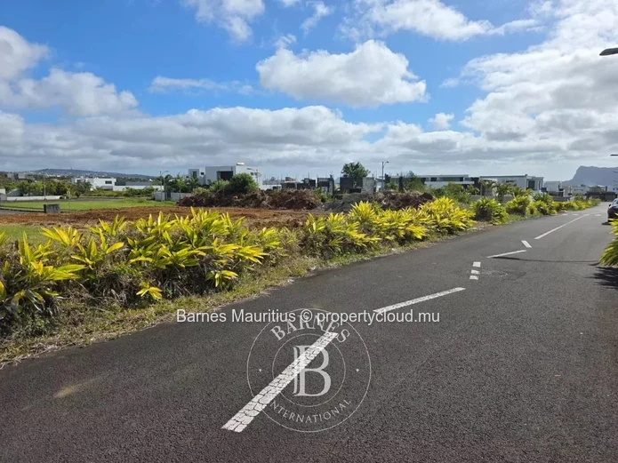 HIGHLANDS – Beautiful Plot of Land for Sale – 627 m² (165 Toises)