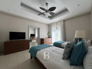 5 Bedroom Villa