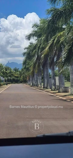ROYAL PARK ESTATE – Prime Residential Plot for Sale – 1,733 m²