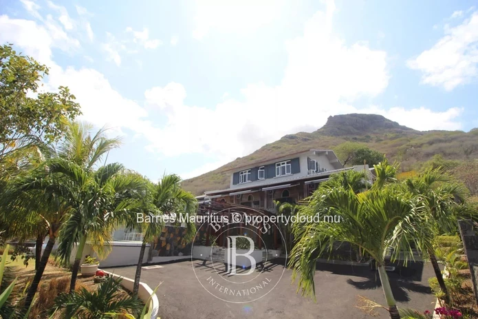 TAMARIN - Villa with view on the lagoon and Le Morne - 7 bedrooms