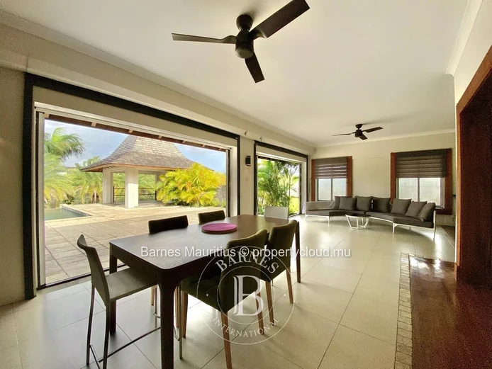 RIVIERE NOIRE - 2 Villas with mountain view - 6 bedrooms