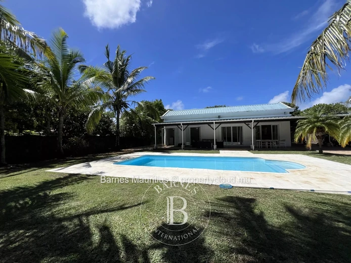ROCHES NOIRES – Bright Villa in a Secure Estate, Close to Azuri