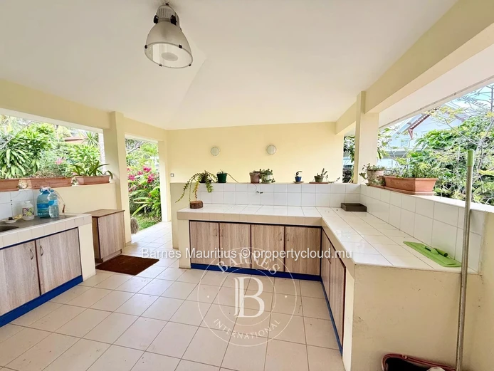 TAMARIN - Spacious Villa To Renovate - 5 Bedrooms