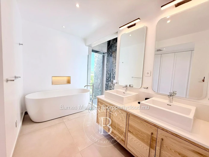 BEL OMBRE - Chic Villa with Sea and Golf Views - 4 Bedrooms