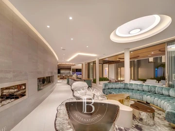 5 Bedroom Villa