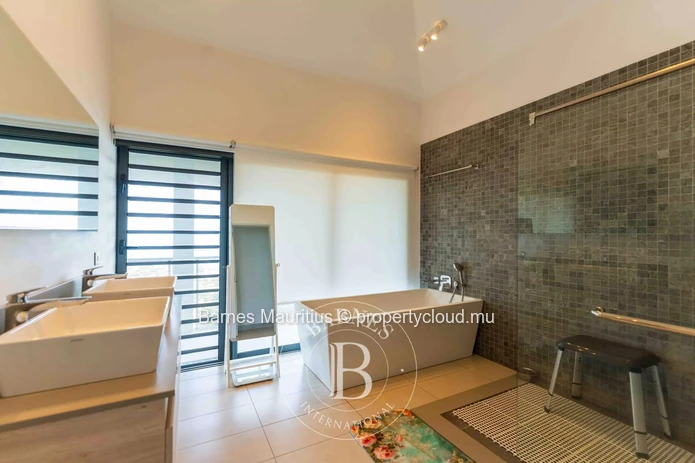 BLACK RIVER - Luxury Villa - 4 Bedrooms