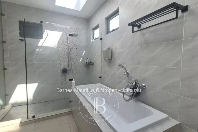 GRAND BAIE - Spacious modern villa with pool - 3 bedroom