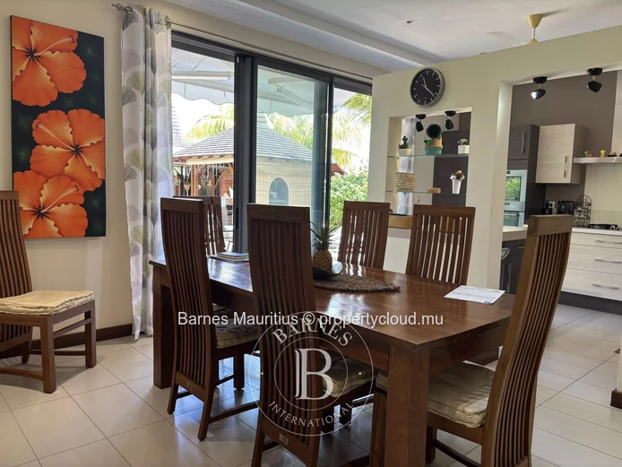 VIEUX GRAND PORT - Contemporary villa with sea access - 6 bedrooms - 788 m²