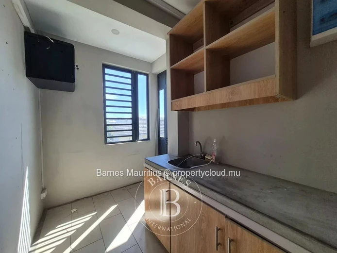GRAND BAIE - Bright open-plan office - 70 m² - France