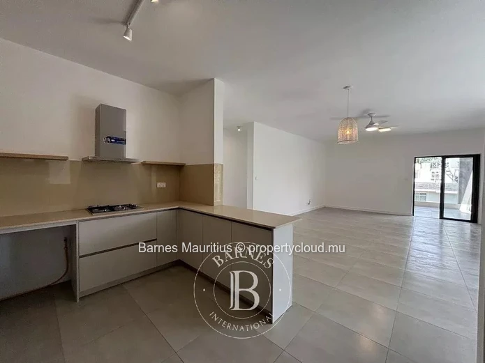 QUATRE-BORNES - Charming 3 bedroom penthouse with view
