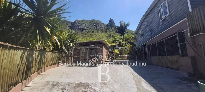 MOKA – Agricultural land with container home – 3,160 m²