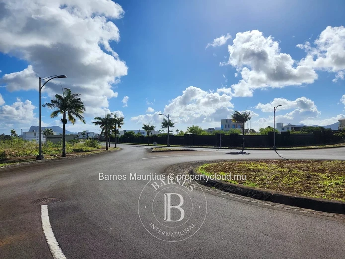 HIGHLANDS  -  Residential plot for sale  -  684.08 sqm